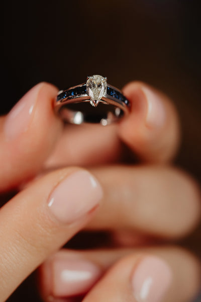 Art Deco 0.75 CT Pear Cut Diamond and Sapphire 18k White Gold Ring, Early 20th Century, France