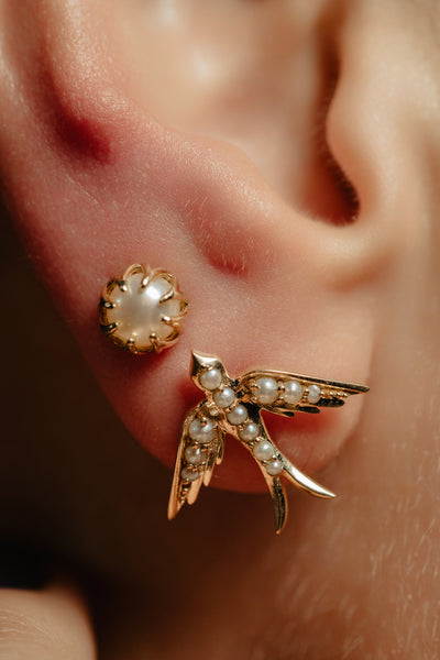 Classy and unique pearl stud earring. This antique revival white pearl stud is designed by our goldsmiths. Made of solid 10k yellow gold, this beautiful oriental style earring is set with the natural pearl.