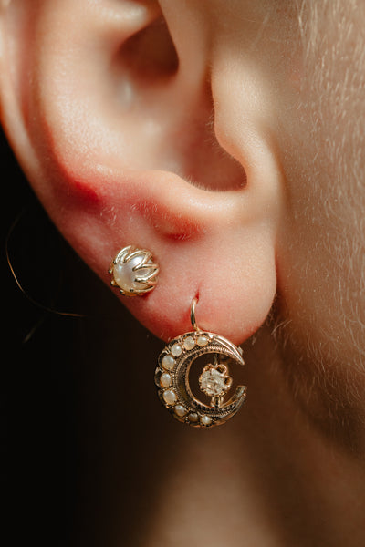 Classy and unique pearl stud earring. This antique revival white pearl stud is designed by our goldsmiths. Made of solid 10k yellow gold, this beautiful oriental style earring is set with the natural pearl.