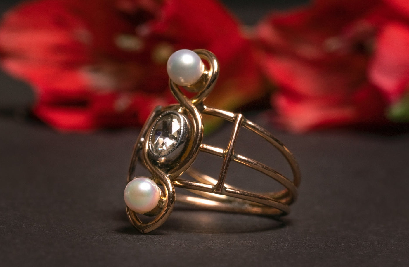 A very unusual Victorian revival three-stones ring, featuring two snow-white pearls and a chunky oval rose cut diamond of circa 0.8 ct.